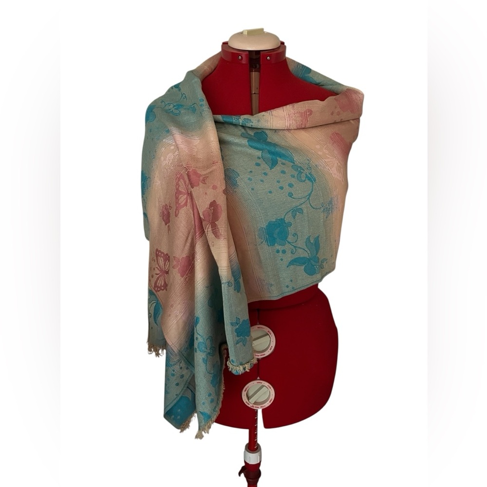🦋 Elegant Butterfly Pashmina – Soft, Stylish & Versatile